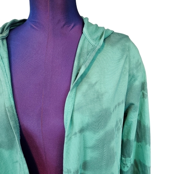 Chico's Zenergy Pima‎ Cotton Tie Dye Astro Green Hooded Cardigan Size Small - Picture 2 of 8